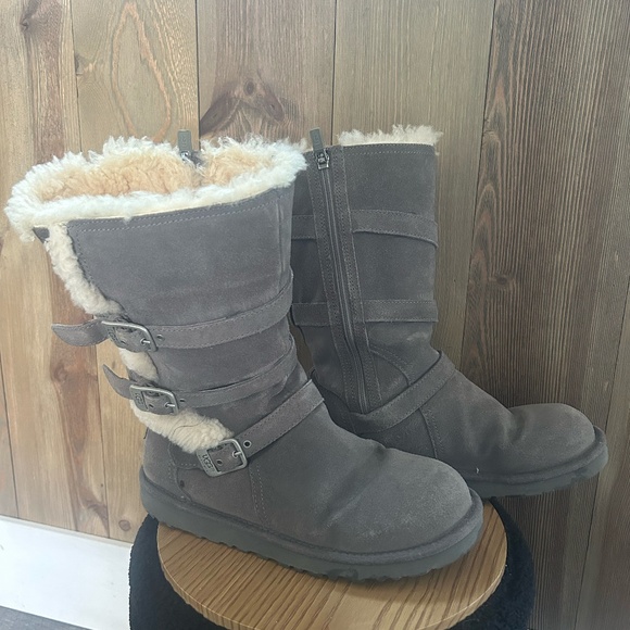 Ugg Maddi Charcoal Grey Kids size 6 Adult W size 7 - Picture 3 of 6
